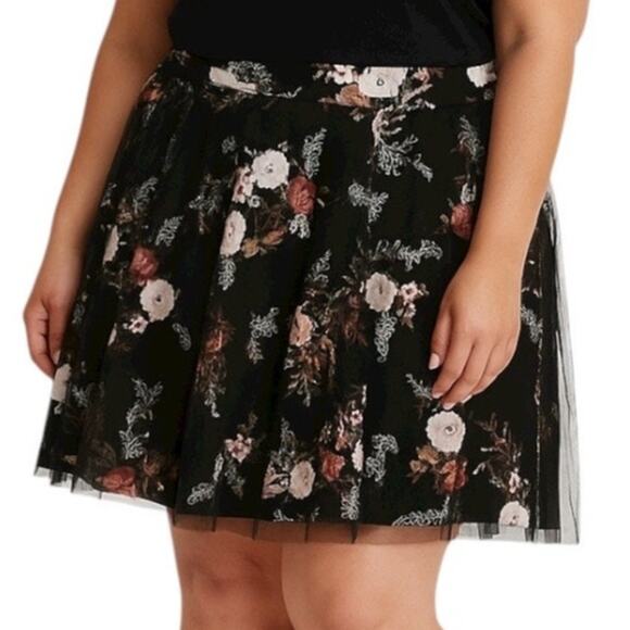 Torrid Women's Skirt Black Red Floral Tulle Mesh Overlay Skater Full Size 1X - Picture 2 of 9